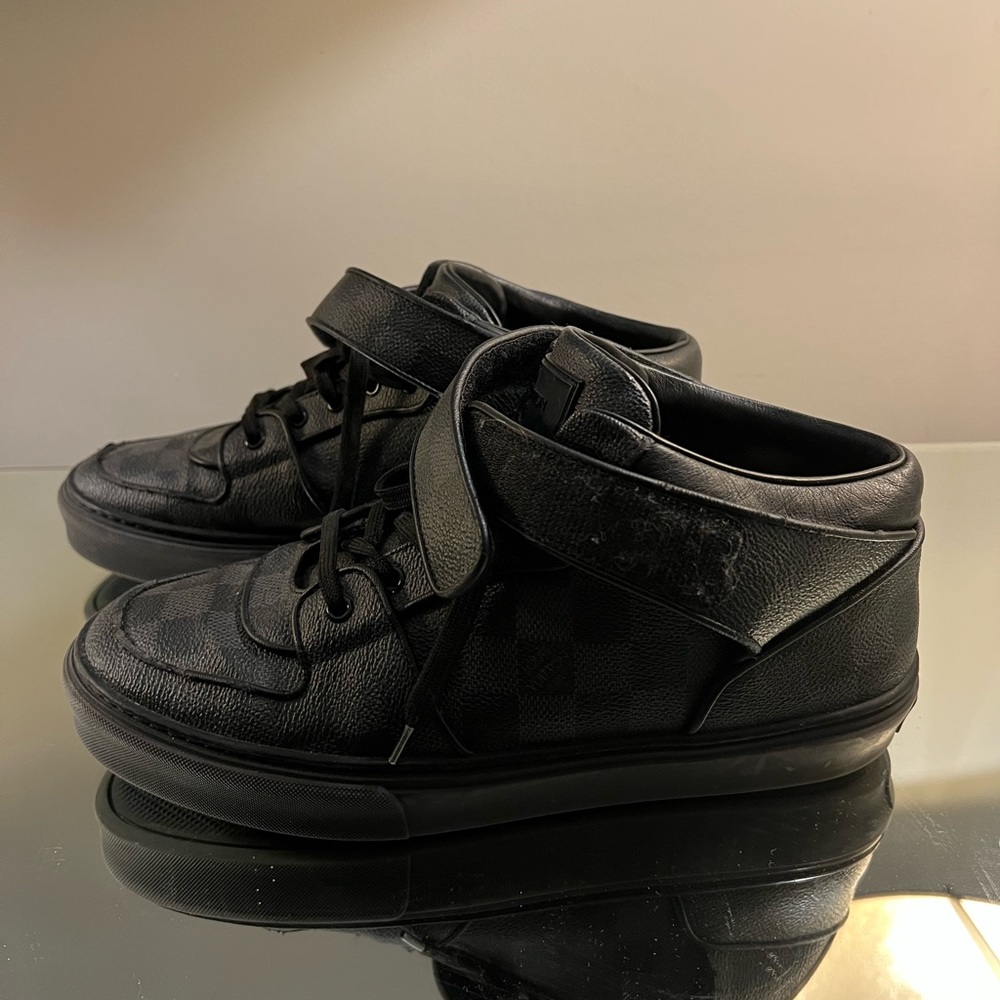 Louis Vuitton authentic sneaker